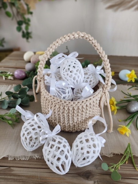 Jajka wielkanocne białe na szydełku